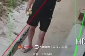 男子路边啃玉米，被三轮车大爷“瞄准”撞上，当事人：大爷说没分神 还看到我手上有玉米图片