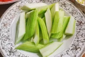 小心！这些瓜果味道“发苦”会带毒图片
