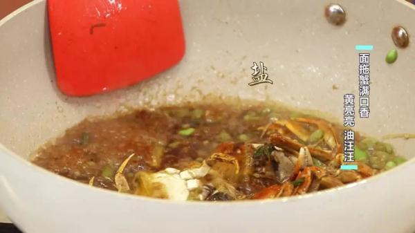 这个时候的大闸蟹叫六月黄，味道最鲜美！