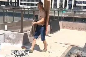 初中生儿子为建筑工人父亲制作防晒神器和贴砖神器，父亲:再也不晒了，省力多了腰也不酸了图片