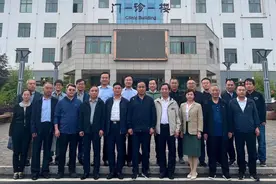 济南市第二人民医院党委书记看望医院援助甘肃临夏州医疗队队员图片