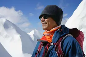 亚洲首位登上珠穆朗玛峰的盲人张洪：勇敢跨出第一步图片