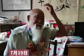 三胞胎高考均过本科线，老二已收到清华大学通知书，他们寻找曾帮助自己的“山东爷爷”报喜感恩图片