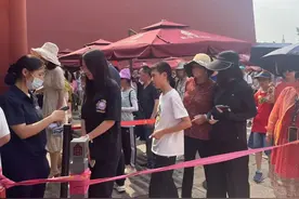 门票“并没有传说中那么紧缺”！记者十分钟安检进故宫——图片