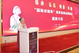 94岁，她依然坚定而执着！一起看“国际成就奖”获奖者章金媛的职业经历图片