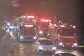 深圳龙岗正能量|让出生命通道！街头这一幕，暖！图片