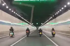 网友举报：4台摩托车为拍视频骑行占道隧道   长沙交警：已依法处罚到位！图片