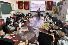 胡家园街道远洋城社区开展“诵读千古美文 弘扬传统文化”古诗词鉴赏活动图片