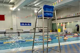 调查| 配备不足，四五百能买证！游泳救生员何以失守？图片