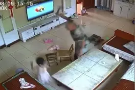 丧心病狂！河南一老头持斧入室追砍两幼童，伤者暂无生命危险图片