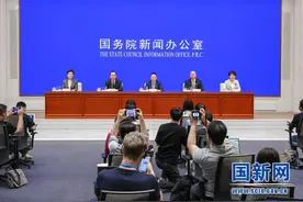 农业农村部答21记者：“烂场雨”致全国8%的小麦受灾，夏粮略有减产不会对粮食市场产生大冲击图片