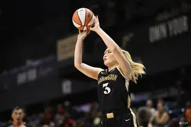 李梦本赛季命中43记三分 WNBA新秀排名第一！图片