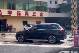 东莞一工厂搬迁遭二手房东堵门阻挠，相关部门介入现场解决图片