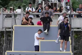 图集丨云纵天梯！张家界天门山跑酷大赛“开跑”图片