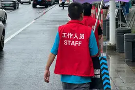 苏州GTshow上一辆奥迪漂移失败撞护栏？官方通报：非GT Show展车，系社会车辆的交通事故图片