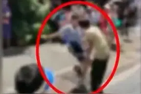 景区泼水节女网红被泼后与游客起冲突，最新回应图片