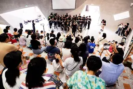 深圳罗湖“潮流艺术节”开幕图片