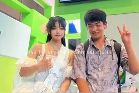 二次元华佗？女孩穿cos服雨中救人上热搜，当事人：只是做了医生该做的事图片