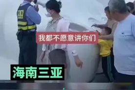 “大家不要堵在那里了”，观音像脚趾被摸成“灰指甲”，网友：这就是“临时抱佛脚”吧图片