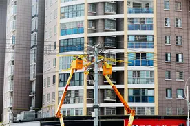 国网利辛县供电公司：战高温 带电作业更换智能开关图片