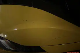 男子价值200余万元的法拉利被划花，一查竟是好友所为图片