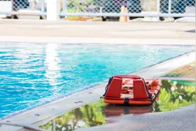 救生员证网上可随便买到：保障泳客安全，不能坐等警钟敲鸣图片