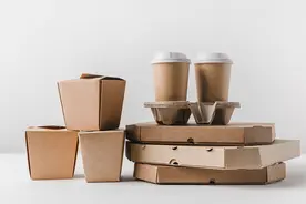 一份套餐5个盒，还要加送电烤锅：“疯狂”的外卖包装图片