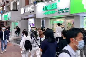 奶茶里喝出一只蟑螂，你会怎么维权？∣专+帮·热消费图片