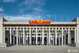 潮评丨穿拖鞋谢绝入馆？文明之约期待人与馆的“双向奔赴”图片