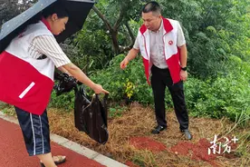 守护碧水清流，连州镇“河小青”在行动图片