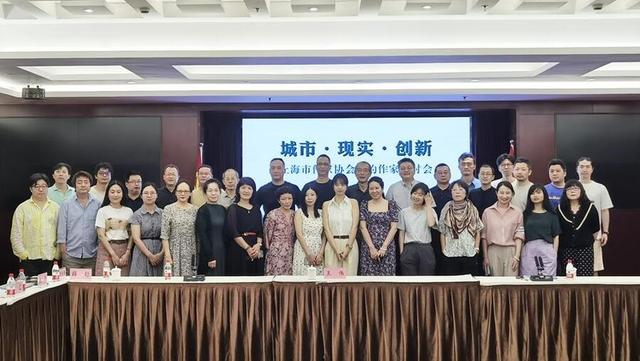 �����Խ��롱��С˵�����Ƕ��ߵġ��ڶ�����Ů����