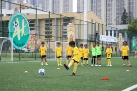 湖北足坛60位“小玫瑰”参加2023年“菁英启航”训练营图片