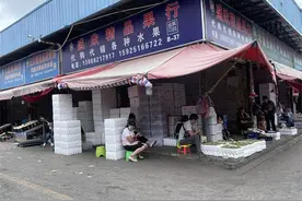 A级最低20元/公斤！昆明市场阳光玫瑰价格持续走低，新贵蜂糖李价格……图片