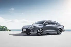 累计销量突破115万辆 全新荣威i5要做家轿标杆图片