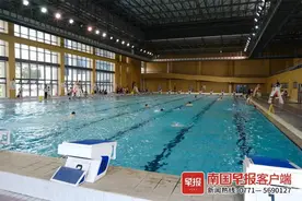 泳池内一小孩被连救5次！专业人士发声图片
