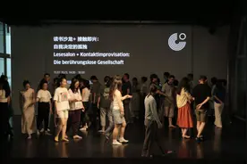 当身体不被触碰，孤独老去是我们逃不过的未来吗？图片