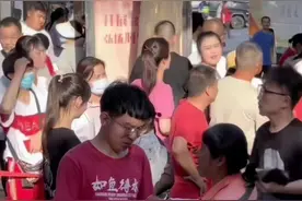 环卫工母子考场外相拥感动全网，儿子任旭明顺利考上公办本科图片
