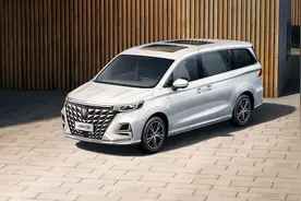 试驾｜荣威iMAX8：自驾旅游和商务出行“我都要”图片