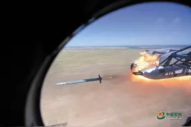 逢“敌”亮剑 北部战区空军某旅开展搜救直升机救援训练图片