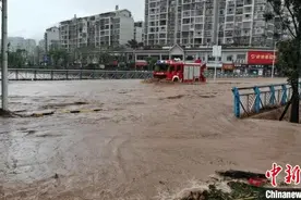 四川古蔺县遭遇暴雨天气袭击图片