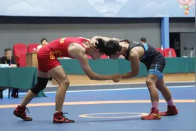 省运会青少年竞技组自由式摔跤开赛图片