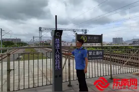 台风来袭 福清动车站在行动图片