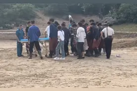 河南开封一景区工作人员为护跌下马背女孩遭马踩伤，景区：已得到及时救助图片