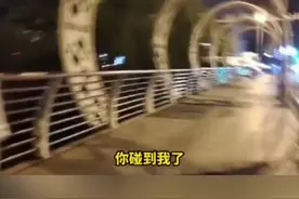 女子酒后吐车里被司机要求擦干净，叫嚣是研究生学法律的，民警：研究生就你这素质，还研究生图片