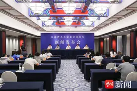 自动驾驶车违法罚车还是罚人？车辆行人如何各行其道？江苏修订道路交通安全条例明年起实施图片