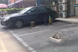 私装地锁、乱停乱放、占用消防通道！南宁老旧小区车位不够乱象丛生，业主崩溃了……图片