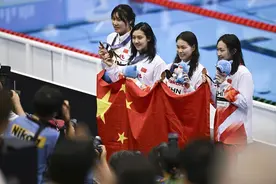 游泳世锦赛上，两届武汉渡江节抢渡赛冠军夺铜牌图片