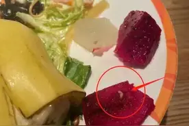 合肥一餐厅吃出好几条虫子！门店承认：属实图片
