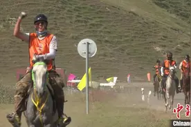 中国新疆首届“夏塔杯”马术40公里、80公里耐力赛昭苏站鸣锣开赛图片