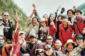 “触景”生情“共景”同心，各族儿女一家亲——旅游促进各民族交往交流交融的甘孜实践图片